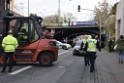 LKW gegen Bruecke wegen Rettungsgasse Koeln Muelheim P40